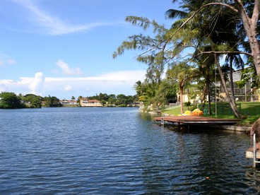 Stunning Cottage Rental with Private Lake Access near Miami Beach, Florida - Miami Beach, Florida - glamping.directory