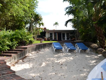 Stunning Cottage Rental with Private Lake Access near Miami Beach, Florida - Miami Beach, Florida - glamping.directory