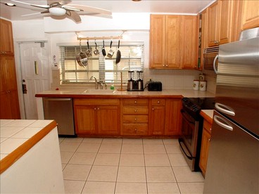 Stunning Cottage Rental with Private Lake Access near Miami Beach, Florida - Miami Beach, Florida - glamping.directory
