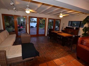 Stunning Cottage Rental with Private Lake Access near Miami Beach, Florida - Miami Beach, Florida - glamping.directory
