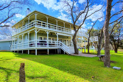 Riverfront Cottage Rental with Recreation Room in New Braunfels, Texas - glamping.directory