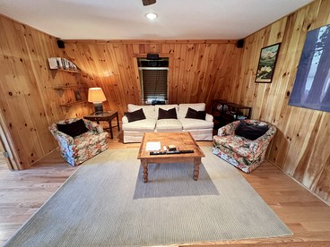 Tranquil Cabin Hideaway with Firepit and Riverfront Views on the Green River in Vermont - Sandgate, Vermont - glamping.directory