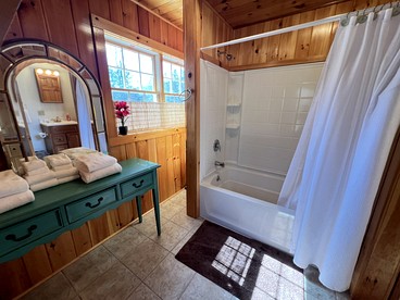Tranquil Cabin Hideaway with Firepit and Riverfront Views on the Green River in Vermont - Sandgate, Vermont - glamping.directory