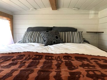 Breakers - stay in a tiny home on the Oregon Coast - Waldport, Oregon - glamping.directory