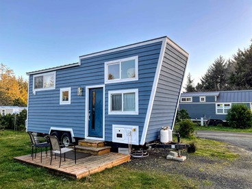 Breakers - stay in a tiny home on the Oregon Coast - glamping.directory