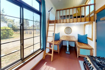 Breakers - stay in a tiny home on the Oregon Coast - Waldport, Oregon - glamping.directory