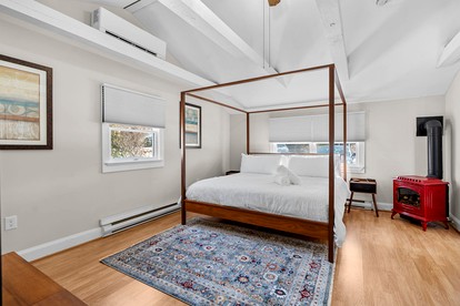 Bright & Airy Coastal Getaway with Private Yard and Hot Tub in Barnstable, Massachusetts - Barnstable, Massachusetts - glamping.directory