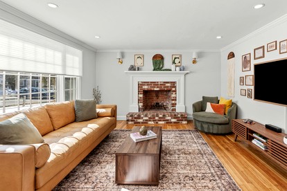 Bright & Airy Coastal Getaway with Private Yard and Hot Tub in Barnstable, Massachusetts - Barnstable, Massachusetts - glamping.directory