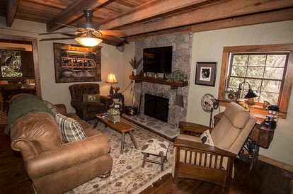One-Bedroom Cabin Rental with a Fireplace in the North Carolina Mountains - Robbinsville, North Carolina - glamping.directory