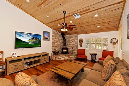 Fantastic Group Cabin with Fireplace and Spacious Game Room in Big Bear City, California - Big Bear, California - glamping.directory