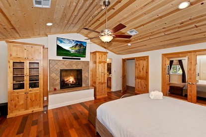 Fantastic Group Cabin with Fireplace and Spacious Game Room in Big Bear City, California - Big Bear, California - glamping.directory