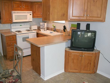 Comfortable Cottage Rental on the Shores of Lake Dunlap in Texas - New Braunfels, Texas - glamping.directory