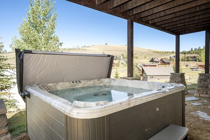 Outstanding Cabin with Barbecue, Hot-tub and Foosball in Granby, Colorado - Granby, Colorado - glamping.directory