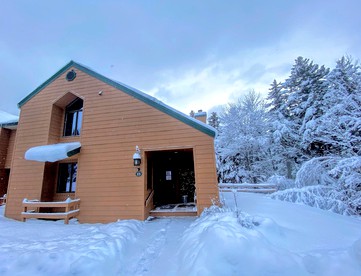 Ski Cabin Rental Ideal for a Mount Washington Vacation - glamping.directory