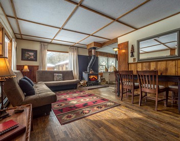 Beautifully Furnished Cabin Rental for Getaway in the Rockies of Colorado - Leadville, Colorado - glamping.directory
