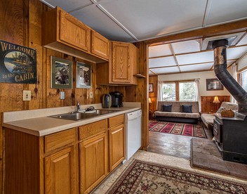 Beautifully Furnished Cabin Rental for Getaway in the Rockies of Colorado - Leadville, Colorado - glamping.directory