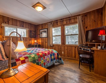 Beautifully Furnished Cabin Rental for Getaway in the Rockies of Colorado - Leadville, Colorado - glamping.directory