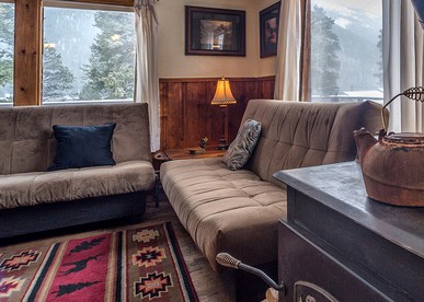 Beautifully Furnished Cabin Rental for Getaway in the Rockies of Colorado - Leadville, Colorado - glamping.directory