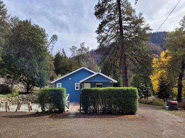 Beautiful Blue Cabin Nestled on a Hill with Beautiful Mountain Views for a Relaxing Getaway by the Trinity River in California - Big Flat, California - glamping.directory