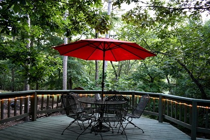 Fully Furnished Cabin with Fire Pit Perfect for Small Groups in Oklahoma - Broken Bow, Oklahoma - glamping.directory