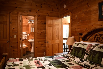Fully Furnished Cabin with Fire Pit Perfect for Small Groups in Oklahoma - Broken Bow, Oklahoma - glamping.directory