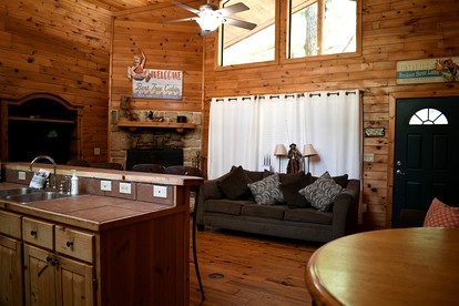 Fully Furnished Cabin with Fire Pit Perfect for Small Groups in Oklahoma - Broken Bow, Oklahoma - glamping.directory