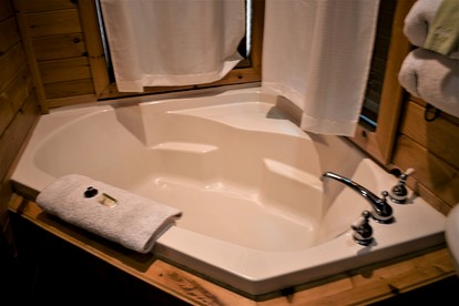 Fully Furnished Cabin with Fire Pit Perfect for Small Groups in Oklahoma - Broken Bow, Oklahoma - glamping.directory