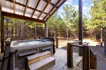 Amazing Cabin Surrounded by Trees in Broken Bow, Oklahoma - Broken Bow, Oklahoma - glamping.directory