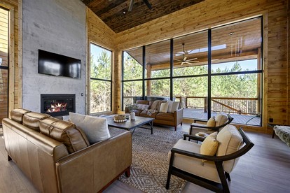 Amazing Cabin Surrounded by Trees in Broken Bow, Oklahoma - Broken Bow, Oklahoma - glamping.directory