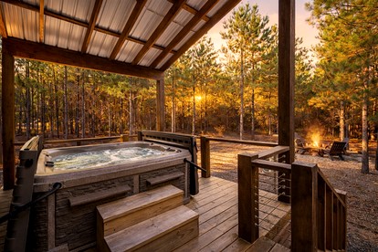 Amazing Cabin Surrounded by Trees in Broken Bow, Oklahoma - Broken Bow, Oklahoma - glamping.directory