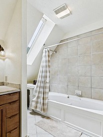 Upscale Farmhouse Cabin Encircled by Redwoods, Northern California - Orick, California - glamping.directory