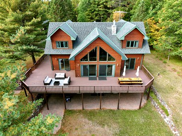 Grand Family-Friendly, Lake Front Cabin with Luxury Amenities for a Relaxing Getaway on Lake Tahkodah in the North Woods of Wisconsin - Cable, Wisconsin - glamping.directory