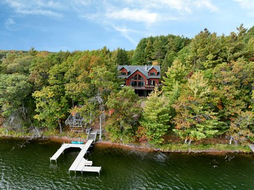 Grand Family-Friendly, Lake Front Cabin with Luxury Amenities for a Relaxing Getaway on Lake Tahkodah in the North Woods of Wisconsin - Cable, Wisconsin - glamping.directory