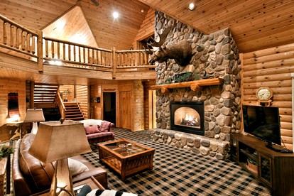 Grand Family-Friendly, Lake Front Cabin with Luxury Amenities for a Relaxing Getaway on Lake Tahkodah in the North Woods of Wisconsin - Cable, Wisconsin - glamping.directory