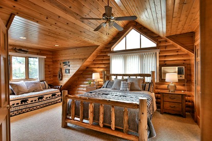 Grand Family-Friendly, Lake Front Cabin with Luxury Amenities for a Relaxing Getaway on Lake Tahkodah in the North Woods of Wisconsin - Cable, Wisconsin - glamping.directory