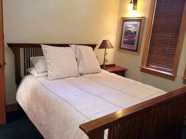 Modern Woodland Cabin Getaway with a Fireplace in Truckee, California - Truckee, California - glamping.directory