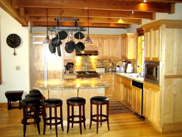 Modern Woodland Cabin Getaway with a Fireplace in Truckee, California - Truckee, California - glamping.directory