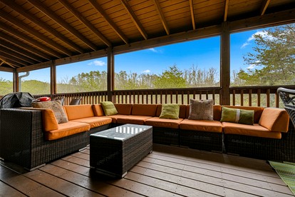 Luxury Log Cabin Escape with Hot Tub, Decks & Family Fun Spaces in Sevierville, Tennessee - Sevierville, Tennessee - glamping.directory