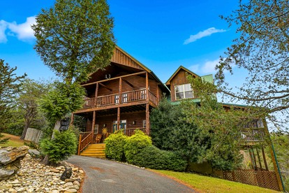 Luxury Log Cabin Escape with Hot Tub, Decks & Family Fun Spaces in Sevierville, Tennessee - Sevierville, Tennessee - glamping.directory