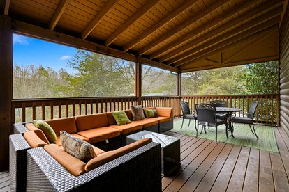 Luxury Log Cabin Escape with Hot Tub, Decks & Family Fun Spaces in Sevierville, Tennessee - Sevierville, Tennessee - glamping.directory