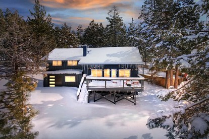 Escape to Paradise: Incredible Cabin with Lake Views and Loft in California - glamping.directory