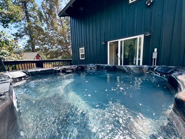Escape to Paradise: Incredible Cabin with Lake Views and Loft in California - Big Bear Lake, California - glamping.directory
