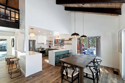 Escape to Paradise: Incredible Cabin with Lake Views and Loft in California - Big Bear Lake, California - glamping.directory
