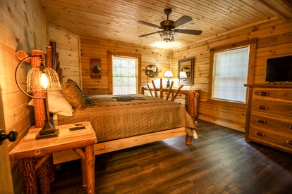 Large Rustic Cabin in Gatlinburg, Perfect for Family Vacations in Great Smoky Mountains National Park - Gatlinburg, Tennessee - glamping.directory