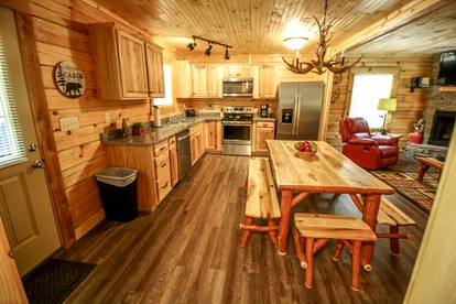 Large Rustic Cabin in Gatlinburg, Perfect for Family Vacations in Great Smoky Mountains National Park - Gatlinburg, Tennessee - glamping.directory