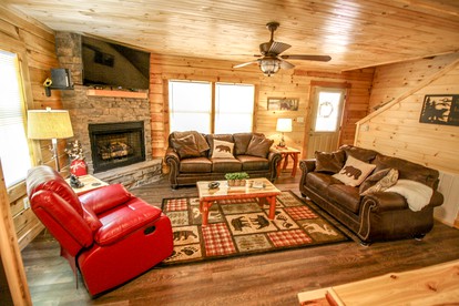 Large Rustic Cabin in Gatlinburg, Perfect for Family Vacations in Great Smoky Mountains National Park - Gatlinburg, Tennessee - glamping.directory