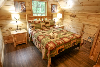 Large Rustic Cabin in Gatlinburg, Perfect for Family Vacations in Great Smoky Mountains National Park - Gatlinburg, Tennessee - glamping.directory