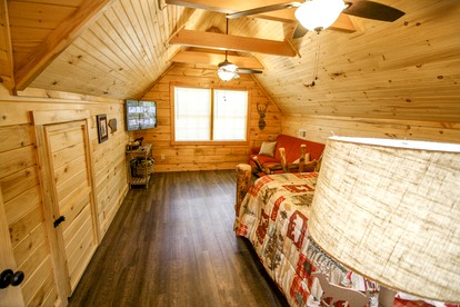 Large Rustic Cabin in Gatlinburg, Perfect for Family Vacations in Great Smoky Mountains National Park - Gatlinburg, Tennessee - glamping.directory