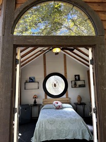 Creekside Texas Tree House Rental on Lake Conroe - Willis, Texas - glamping.directory