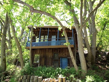 Charming Woodland Cabin with Skylights & Quiet Escape in Jacksonville, Oregon - glamping.directory